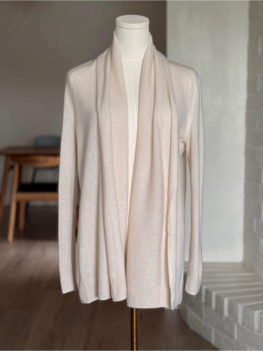 100% cashmere Bloomingdale's Cardigan in Cream